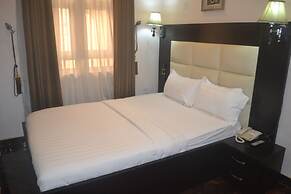 Mac Dove Lounge & Suites ltd