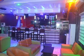 Mac Dove Lounge & Suites ltd