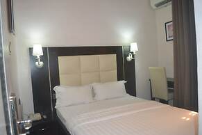 Mac Dove Lounge & Suites ltd