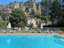 Logis Hôtel Domaine les Falaises