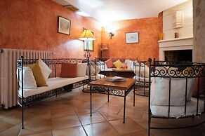 Logis Hôtel Domaine les Falaises