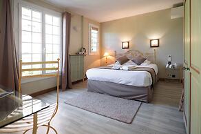 Logis Hôtel Domaine les Falaises