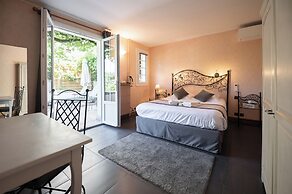 Logis Hôtel Domaine les Falaises