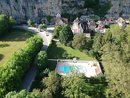 Logis Hôtel Domaine les Falaises