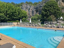 Logis Hôtel Domaine les Falaises