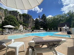Logis Hôtel Domaine les Falaises