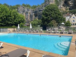 Logis Hôtel Domaine les Falaises
