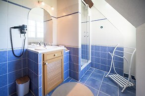 Logis Hôtel Domaine les Falaises