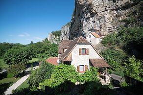 Logis Hôtel Domaine les Falaises