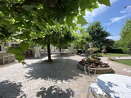 Logis Hôtel Domaine les Falaises