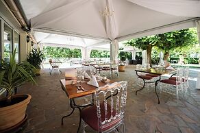 Logis Hôtel Domaine les Falaises