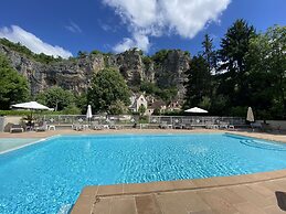 Logis Hôtel Domaine les Falaises