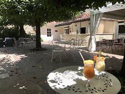 Logis Hôtel Domaine les Falaises
