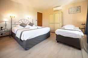 Logis Hôtel Domaine les Falaises