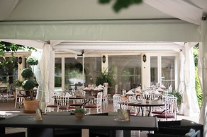 Logis Hôtel Domaine les Falaises