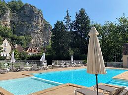 Logis Hôtel Domaine les Falaises