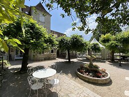 Logis Hôtel Domaine les Falaises