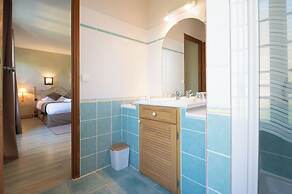 Logis Hôtel Domaine les Falaises