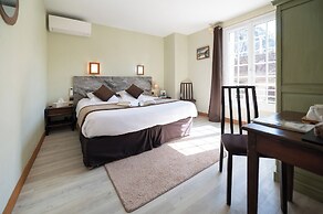 Logis Hôtel Domaine les Falaises