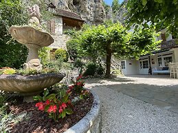 Logis Hôtel Domaine les Falaises