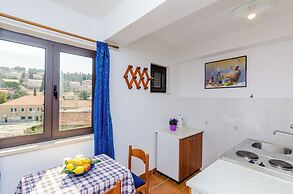 Apartments & Rooms Mihajica