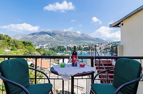 Apartments & Rooms Mihajica