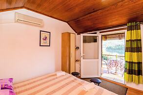 Apartments & Rooms Mihajica