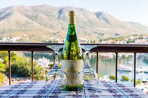 Apartments & Rooms Mihajica