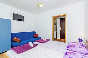 Apartments & Rooms Mihajica