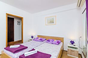 Apartments & Rooms Mihajica