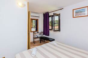 Apartments & Rooms Mihajica