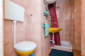 Apartments & Rooms Mihajica