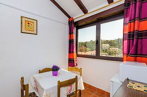 Apartments & Rooms Mihajica