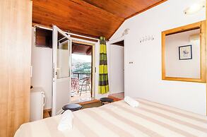 Apartments & Rooms Mihajica