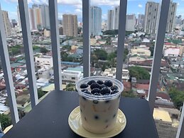 Condo Unit With Balcony in Manila