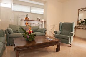 Lloyds Beach Club Aparthotel