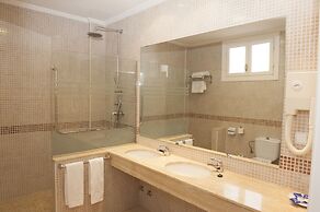 Lloyds Beach Club Aparthotel