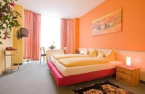 Bavaria Safari Hotel