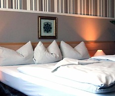 Bavaria Safari Hotel