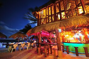 Del Sol Beachfront Hotel and Condos