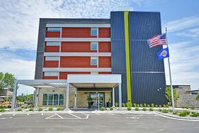 Home2 Suites by Hilton Plymouth, MN