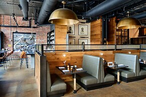 The Foundry Hotel Asheville, Curio Collection by Hilton