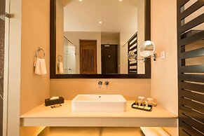 DoubleTree by Hilton Weerawila Rajawarna Resort