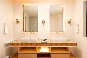 DoubleTree by Hilton Weerawila Rajawarna Resort