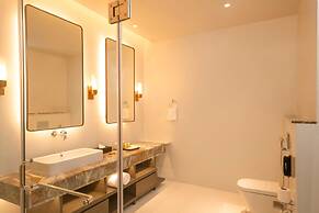 DoubleTree by Hilton Weerawila Rajawarna Resort