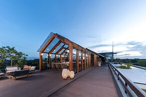 DoubleTree by Hilton Weerawila Rajawarna Resort
