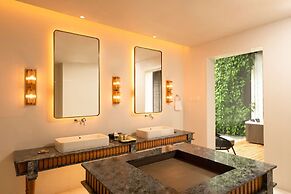 DoubleTree by Hilton Weerawila Rajawarna Resort