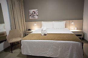 Ellus Hotel