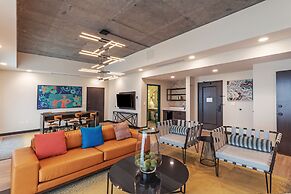 Hotel Indigo Tulsa DWTN-Entertainment Area by IHG