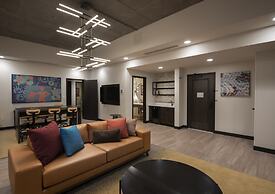 Hotel Indigo Tulsa DWTN-Entertainment Area by IHG